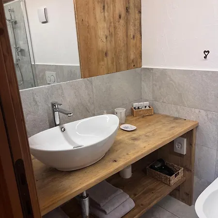 Bed & Breakfast Beb Luca76 Avise