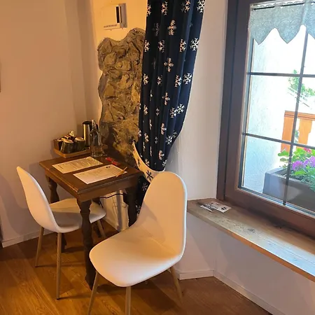 Beb Luca76 Bed & Breakfast Avise