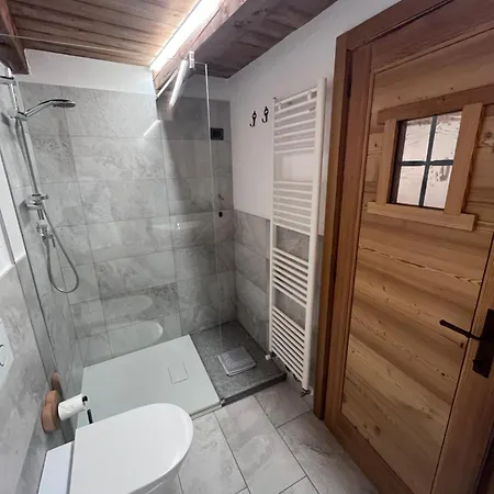 Bed & Breakfast Beb Luca76 Avise