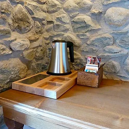 Beb Luca76 Bed & Breakfast Avise