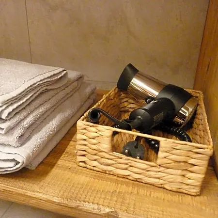 Bed & Breakfast Beb Luca76 Avise