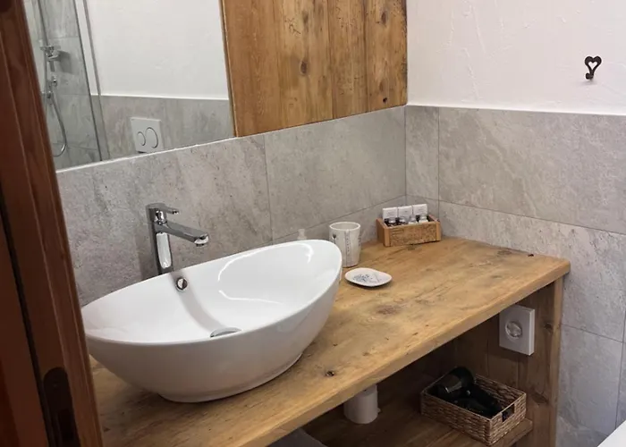 Bed & Breakfast Beb Luca76 Avise